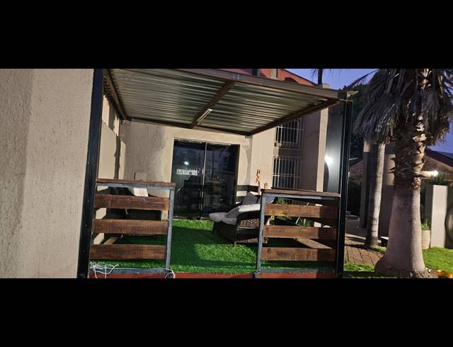 4 BEDROOM HOUSE FOR SALE IN FLORA GARDENS